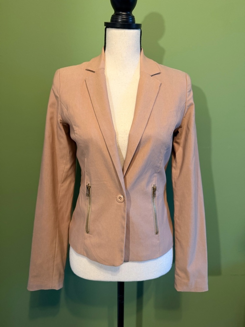 Tailored Blush Single-Button Blazer with Zip Pockets